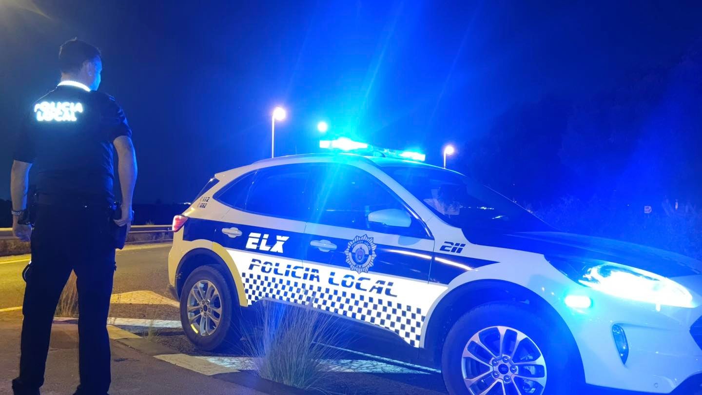Coche patrulla de la policía local de Elche.