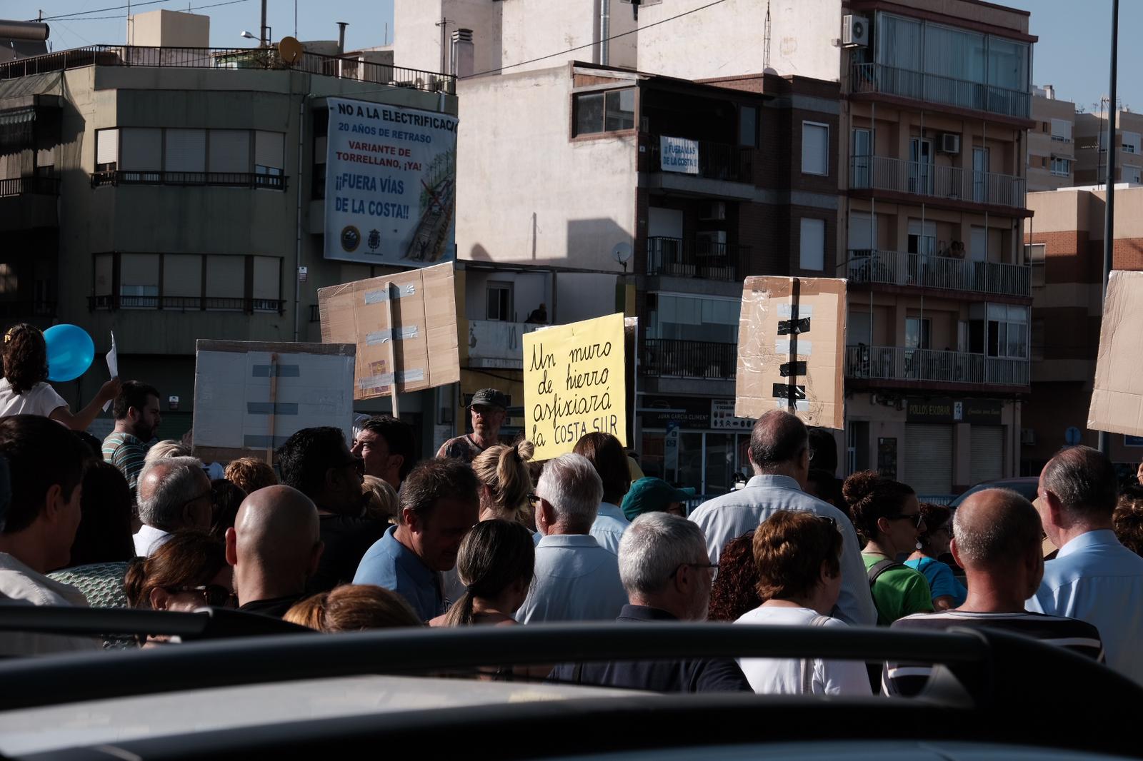 Las mejores imágenes de la manifestación por la variante de Torrellano