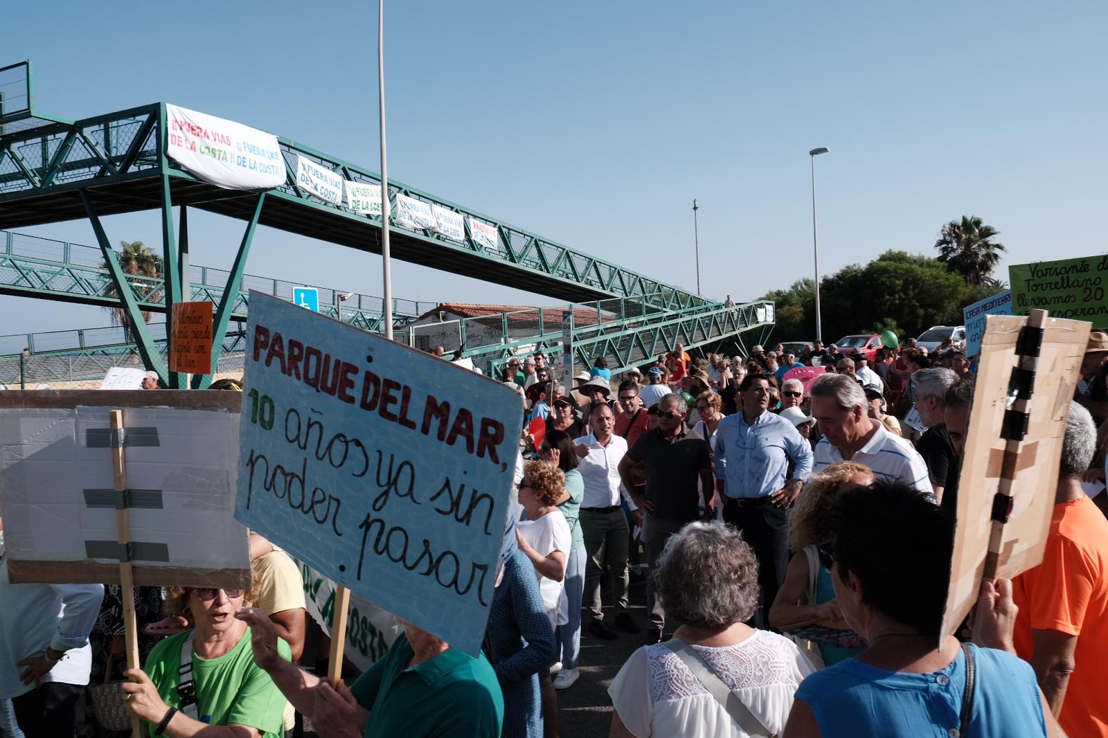 Las mejores imágenes de la manifestación por la variante de Torrellano