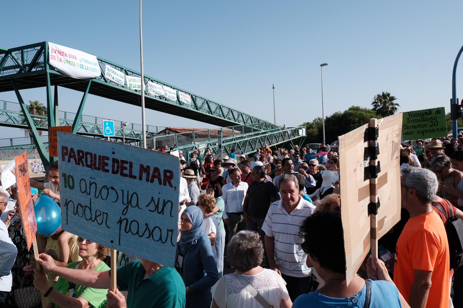 Las mejores imágenes de la manifestación por la variante de Torrellano