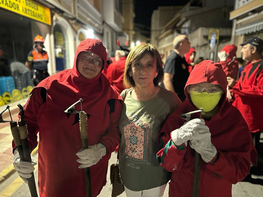 Un multitudinario &#039;correfocs&#039; da la salida a las fiestas de la Virgen del Carmen en El Campello
