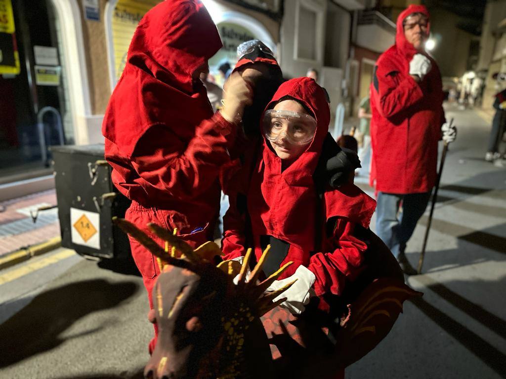 Un multitudinario &#039;correfocs&#039; da la salida a las fiestas de la Virgen del Carmen en El Campello