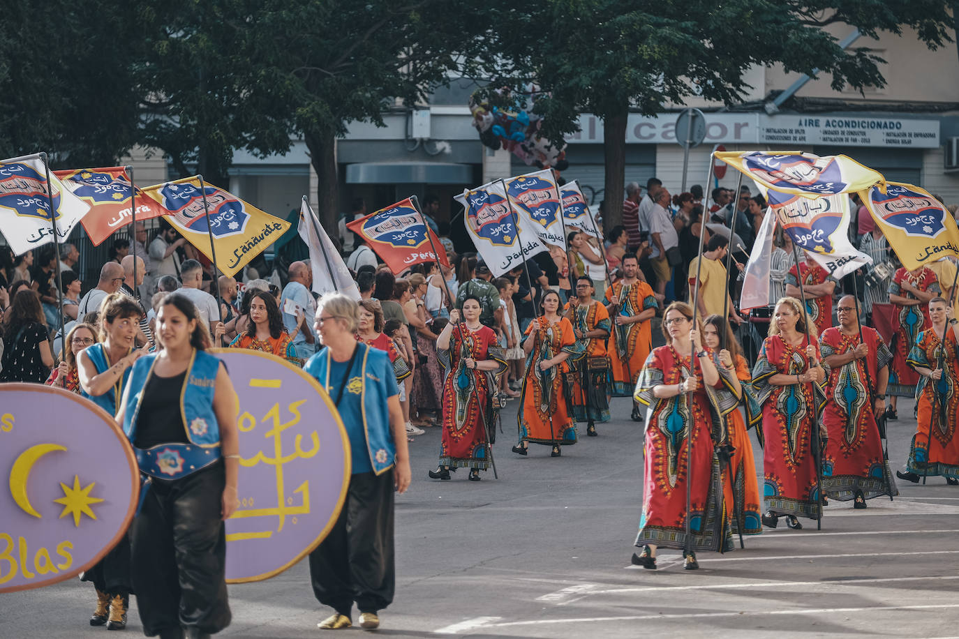 La Entrada Mora de San Blas deslumbra a los alicantinos