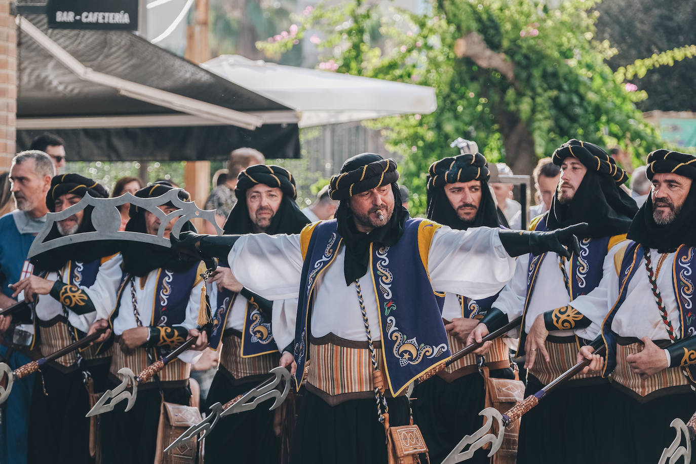 La Entrada Mora de San Blas deslumbra a los alicantinos