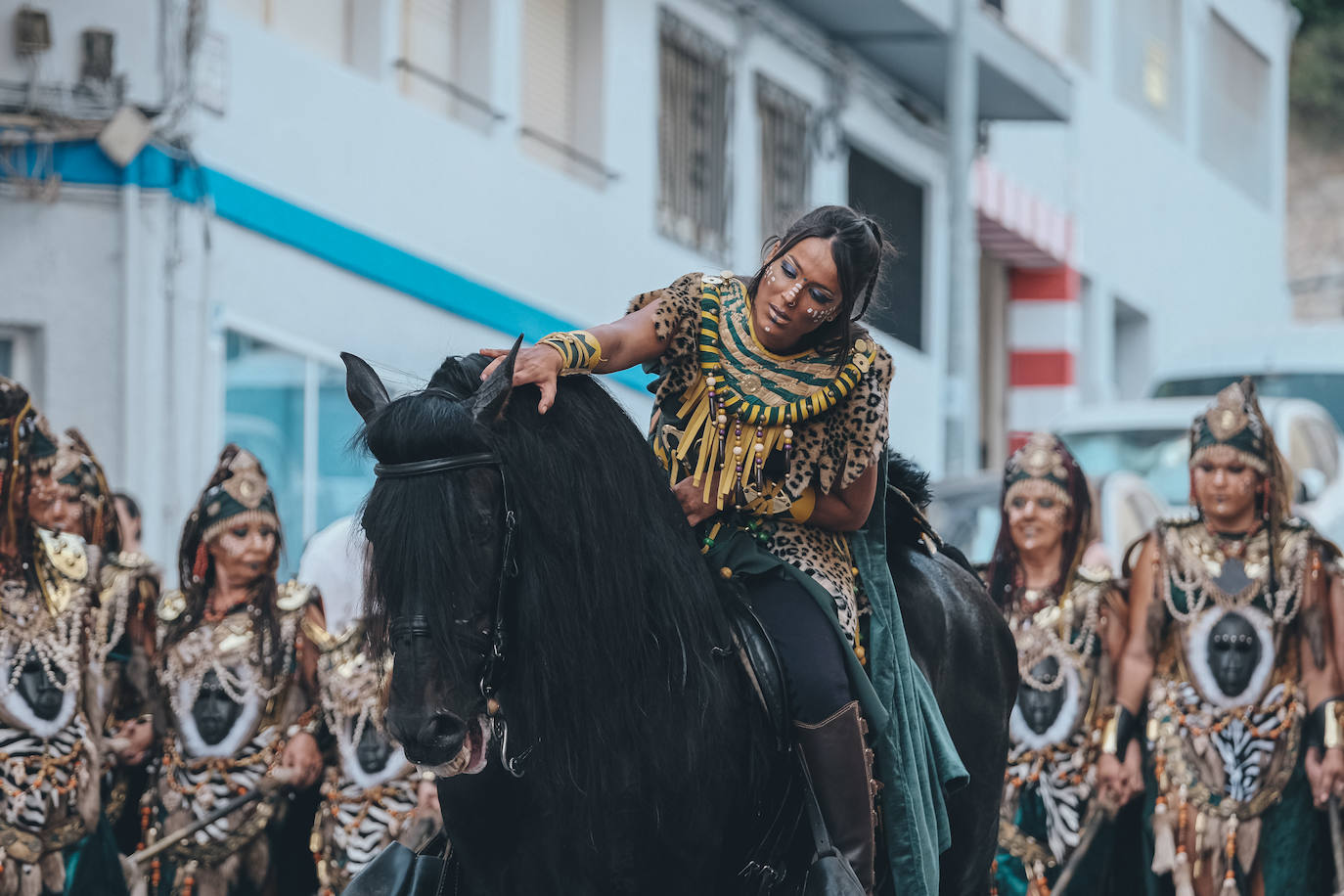 La Entrada Mora de San Blas deslumbra a los alicantinos