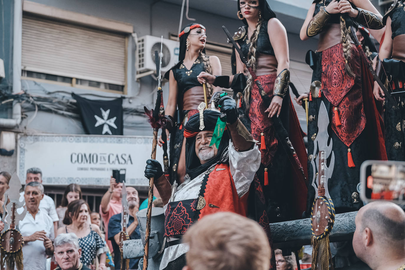 La Entrada Mora de San Blas deslumbra a los alicantinos