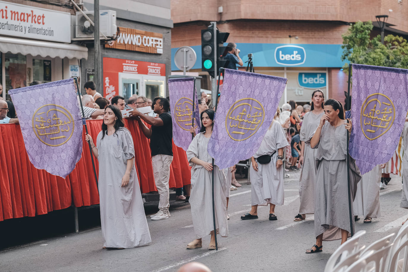 La Entrada Mora de San Blas deslumbra a los alicantinos