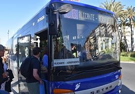 Autobús C6 que conecta la ciudad con el aeropuerto.
