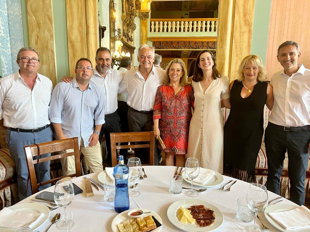 Los candidatos populares al Congreso y Senado, con González Pons en Alicante.