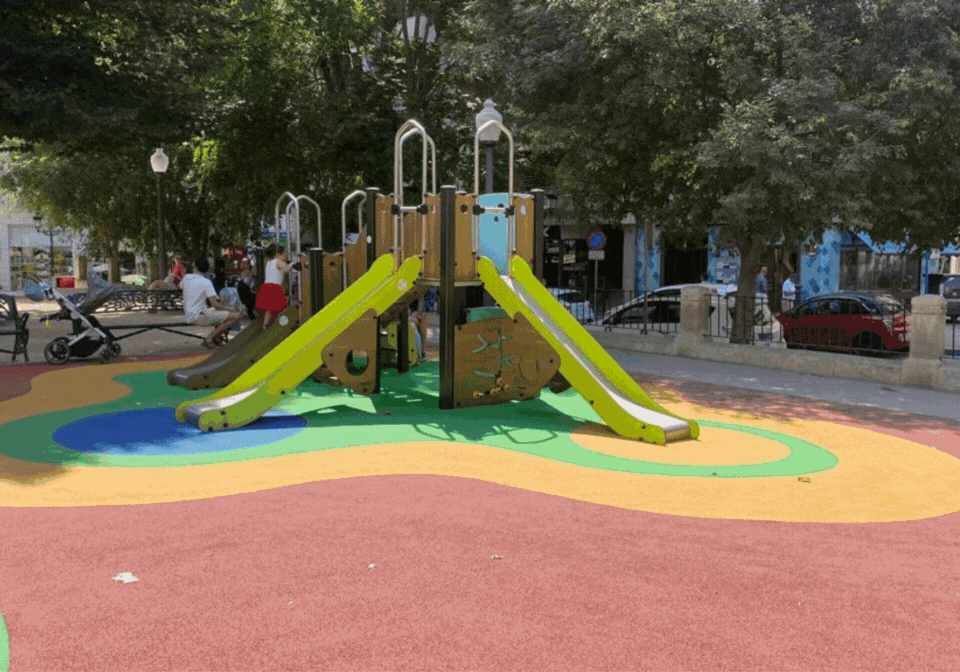 Recreación y fotografías de la plaza.