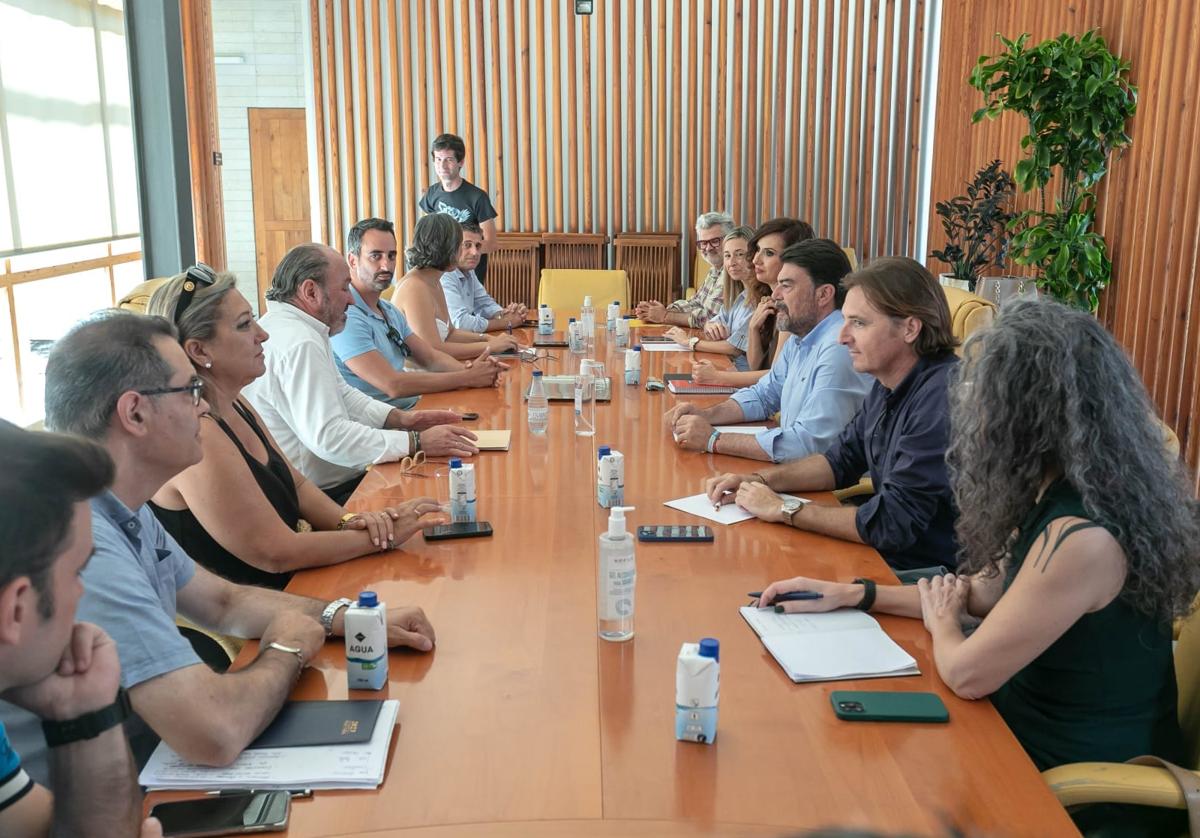 Los comerciantes reclaman a Barcala cambios en los horarios de la maquinaria pesada en las obras del centro
