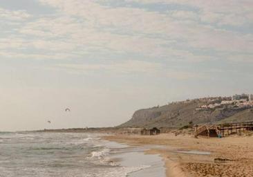 Reabren la playa del Carabassí de Elche