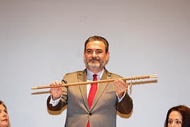 Arques, en una de las cinco investiduras como alcalde de l'Alfàs del Pi.