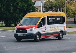 Una ambulancia acude a un aviso del CICU.