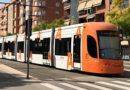 Tranvía a su paso por Alicante.