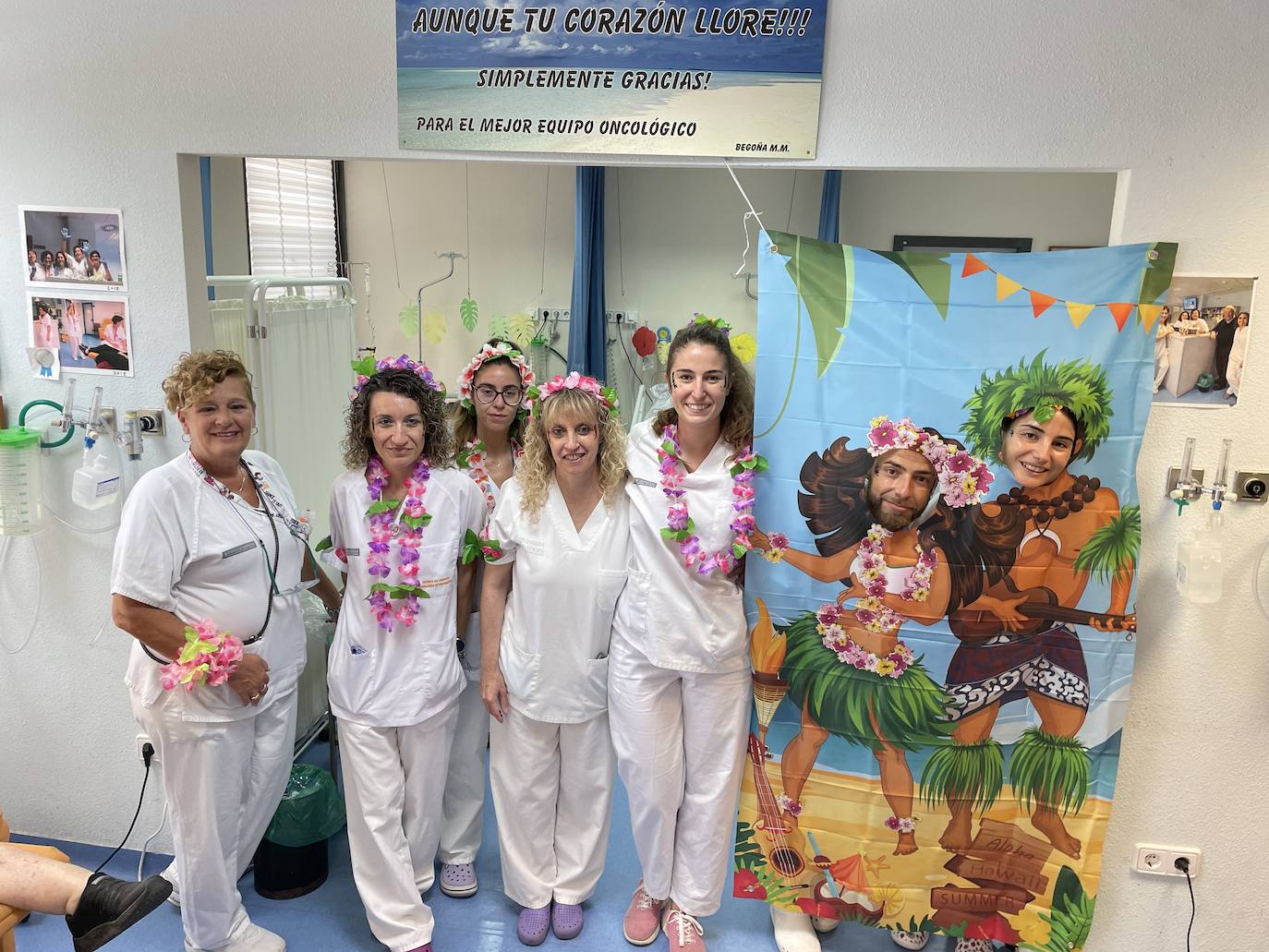 Personal del hospital de Sant Joan, haciendo gala de su espíritu hawaiano.