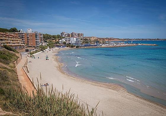 La playa de Barranco Rubio es la más popular de la costa de Orihuela.