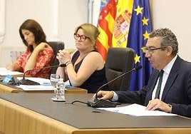 El presidente de la Diputación, Toni Pérez, y las dos vicepresidentas.