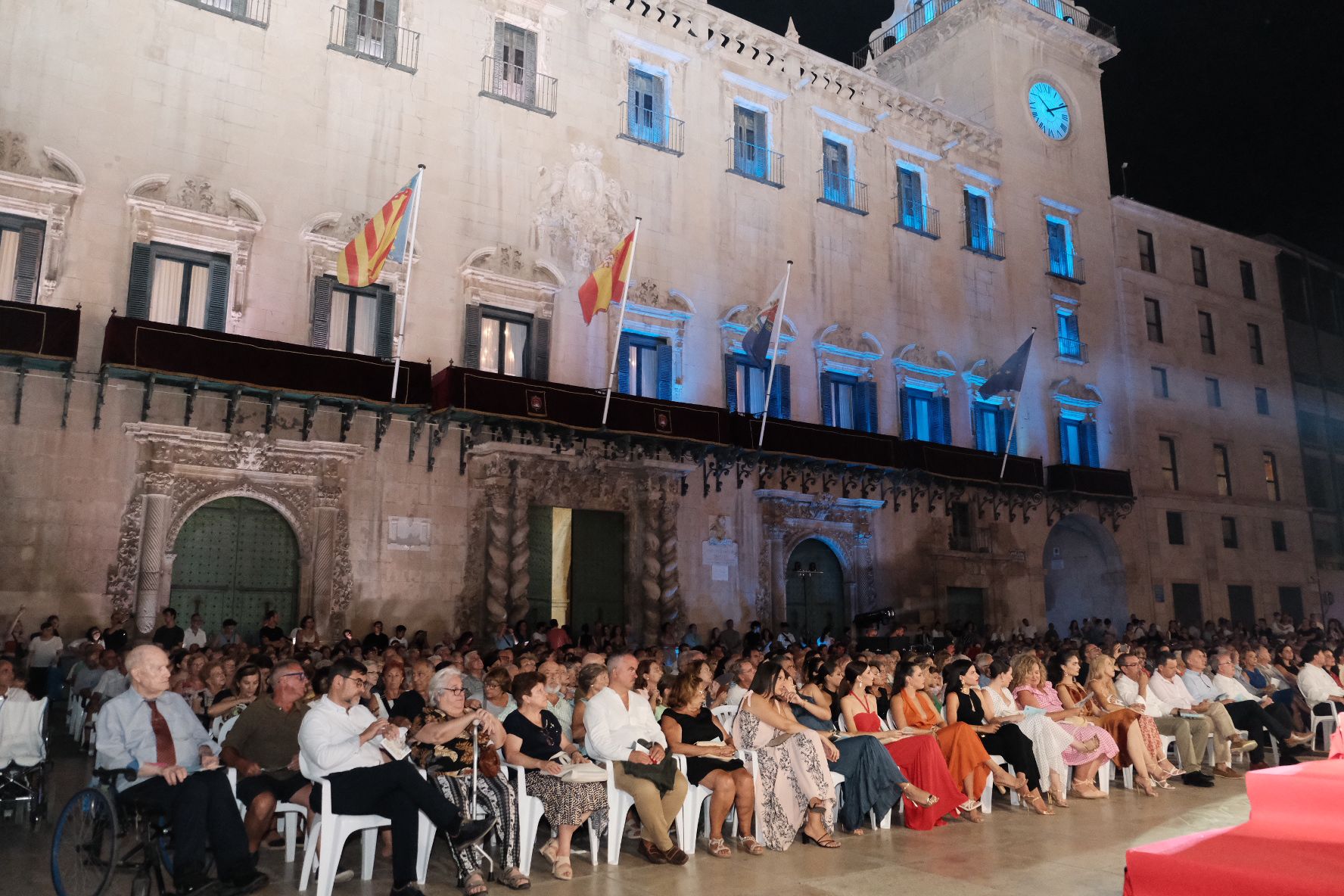 La Alborada 2023 hace vibrar a los alicantinos en honor a la Virgen del Remedio