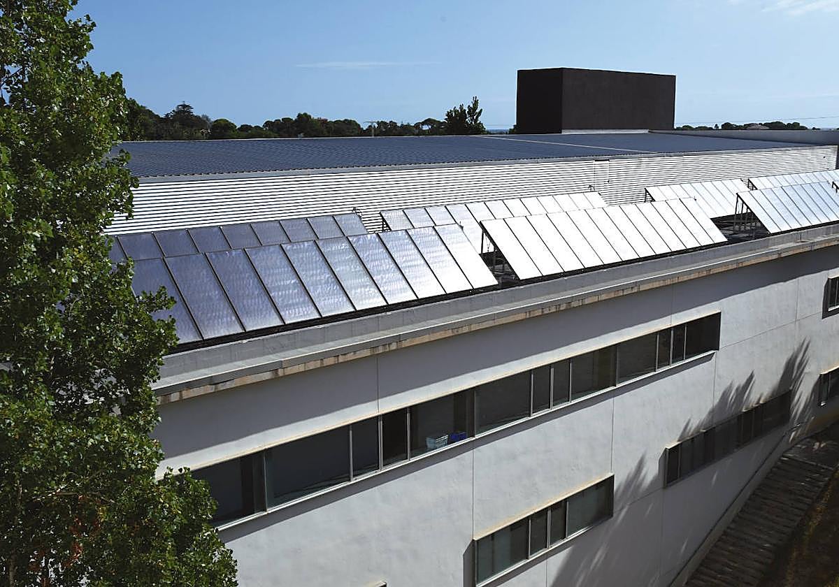 Paneles solares en el Hospital de Dénia.