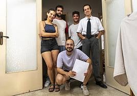 Equipo del corto 'Don Anselmo' en una vivienda de Alicante.