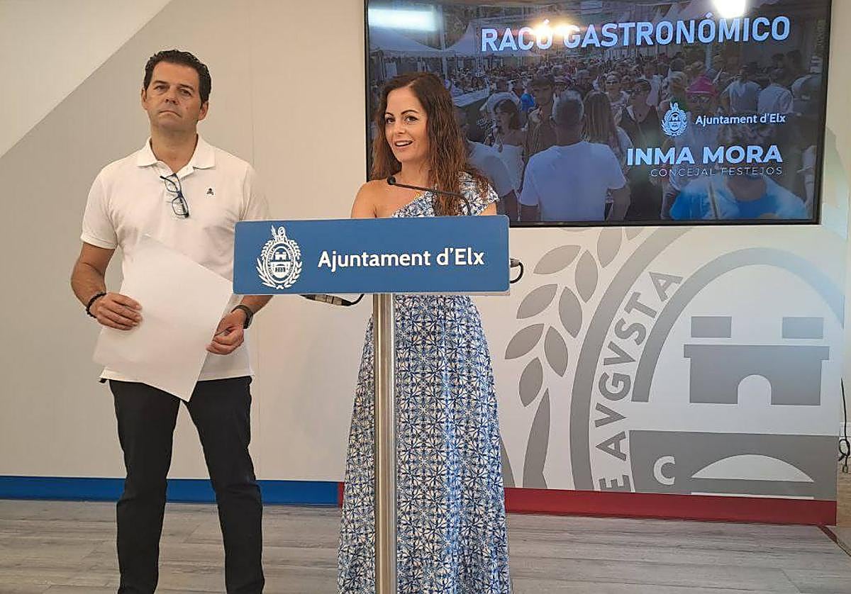 El presidente de la Asociación Racó d'Elx, Francisco Mora, y la edil de Festejos, Inma Mora.
