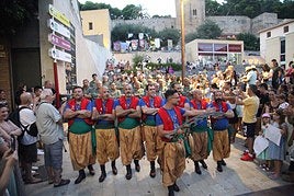 Dénia acoge la primera entraeta de sus Moros y Cristianos