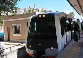 TRAM parado en la estación de Altea