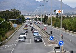 Tráfico en la Avenida de la Universidad, en San Vicente del Raspeig.