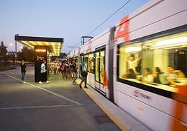 El Tram de Alicante ofrecerá servicio nocturno el 14 de agosto.