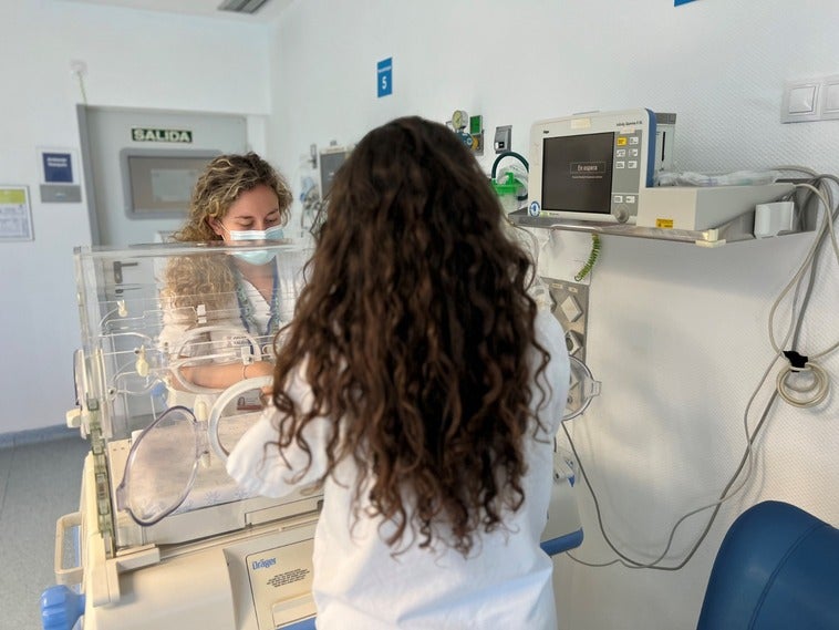Mantas con fibra óptica para fomentar el apego madre e hijo