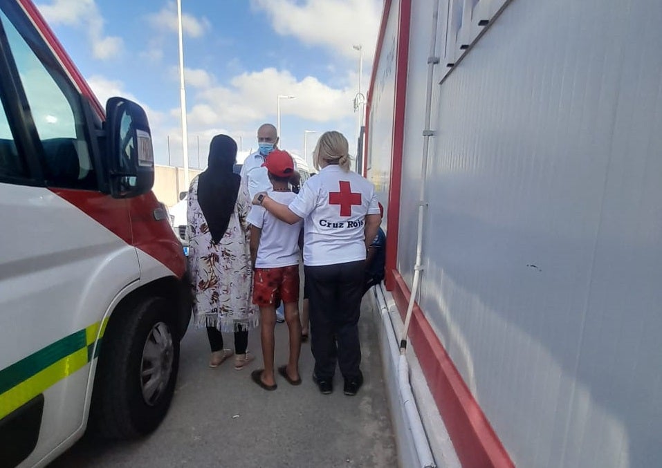 Imagen secundaria 1 - Los tripulantes se encontraban en buen estado de salud a su llegada a tierra.