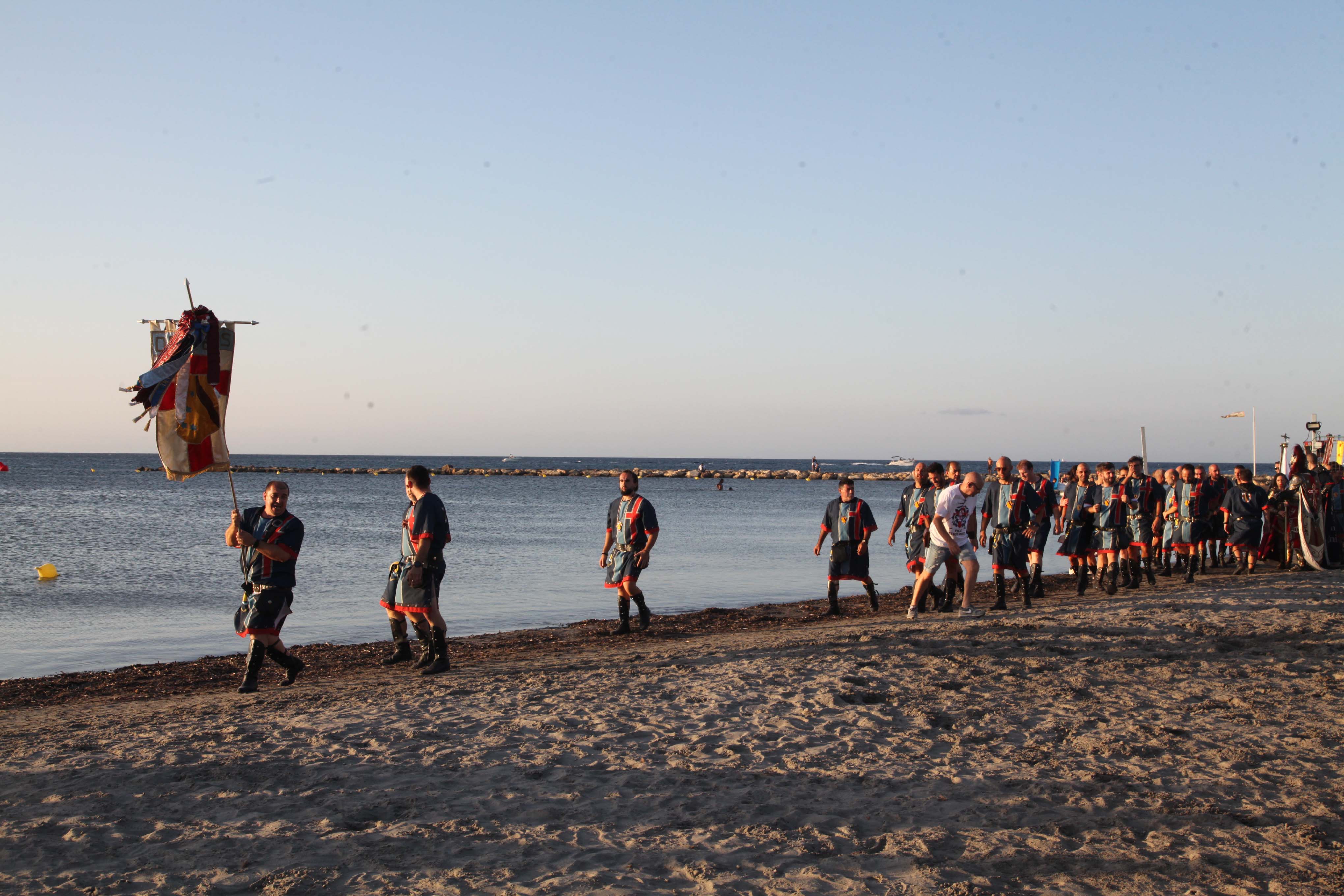 Los Moros y Cristianos desembarcan en Dénia