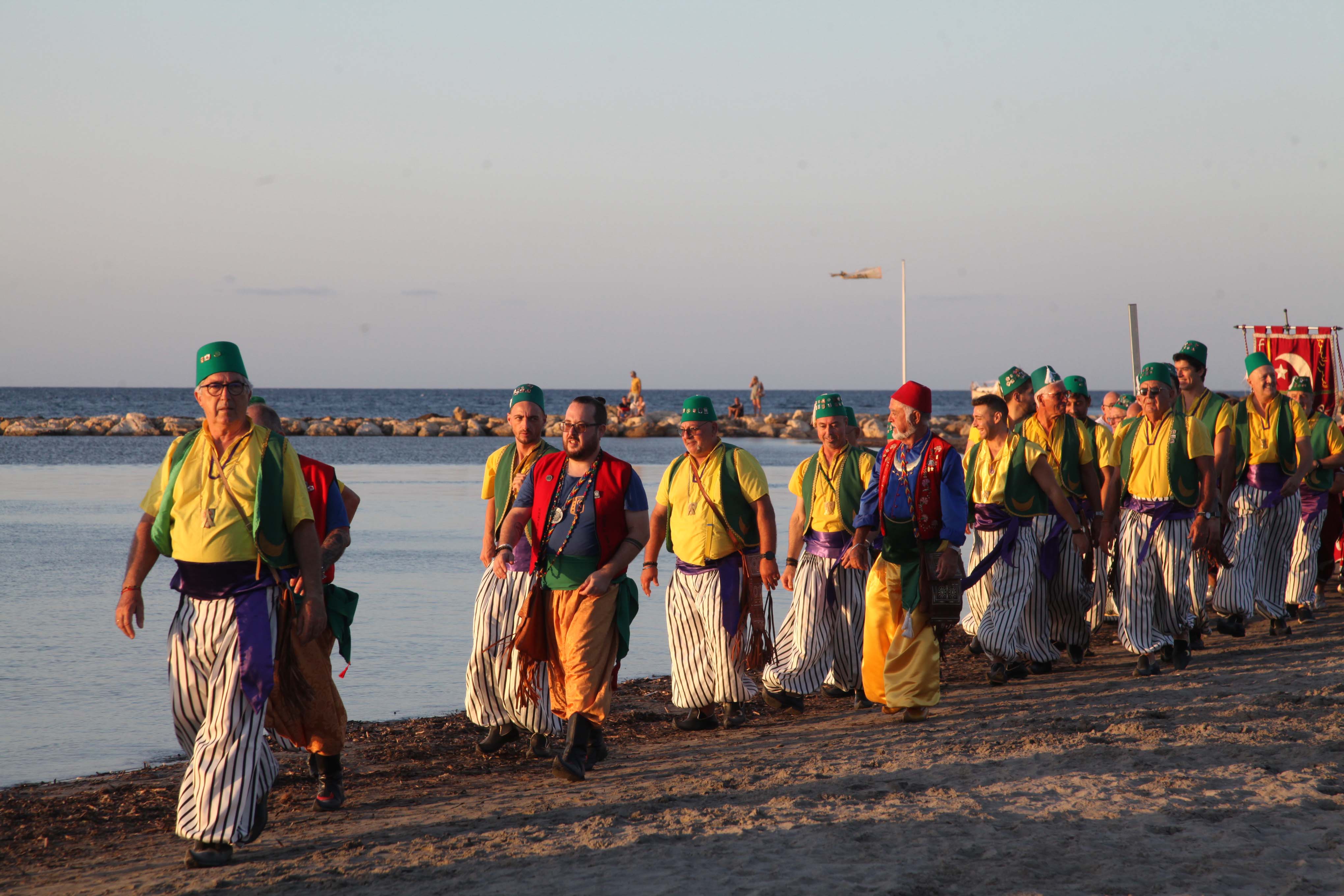 Los Moros y Cristianos desembarcan en Dénia