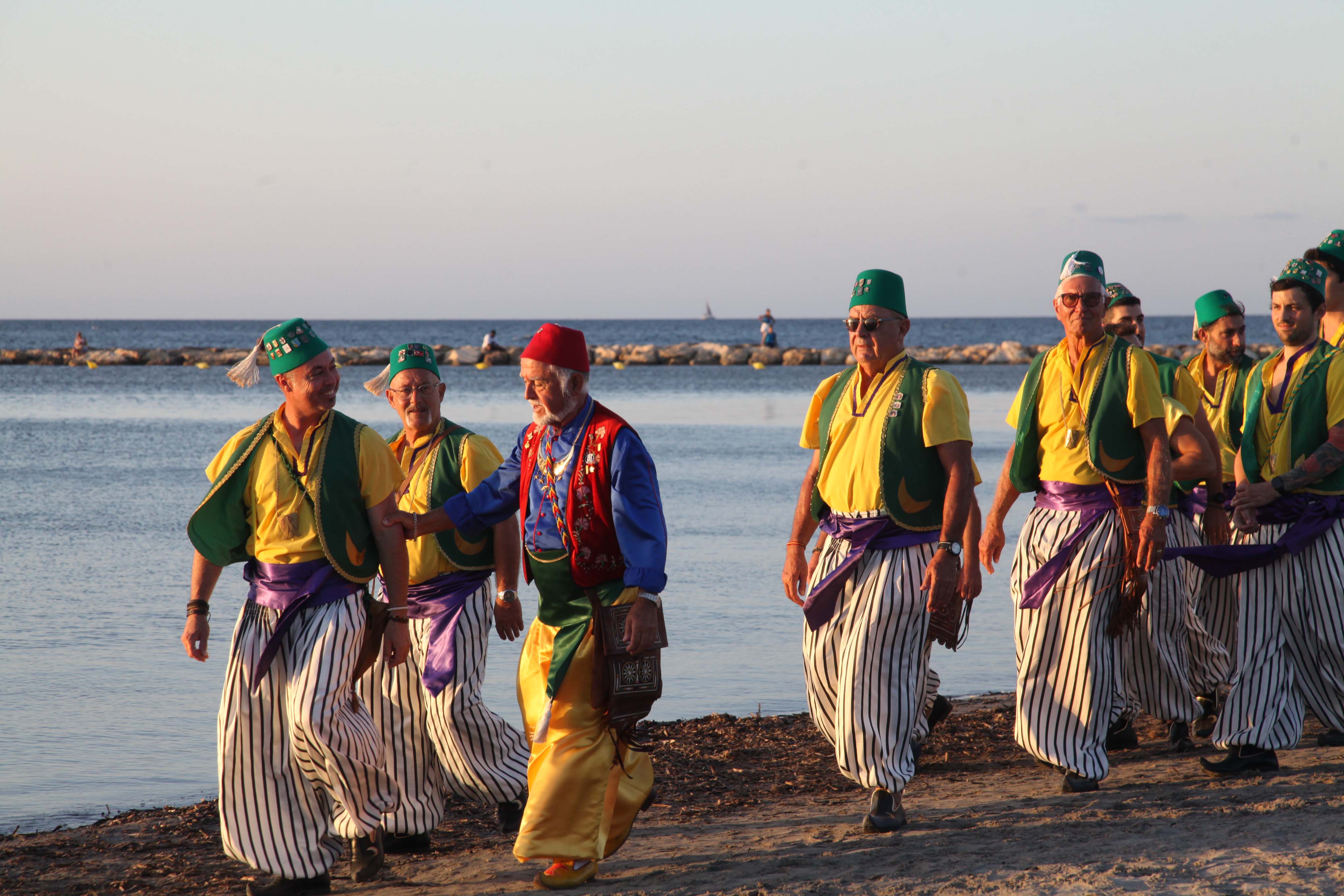 Los Moros y Cristianos desembarcan en Dénia