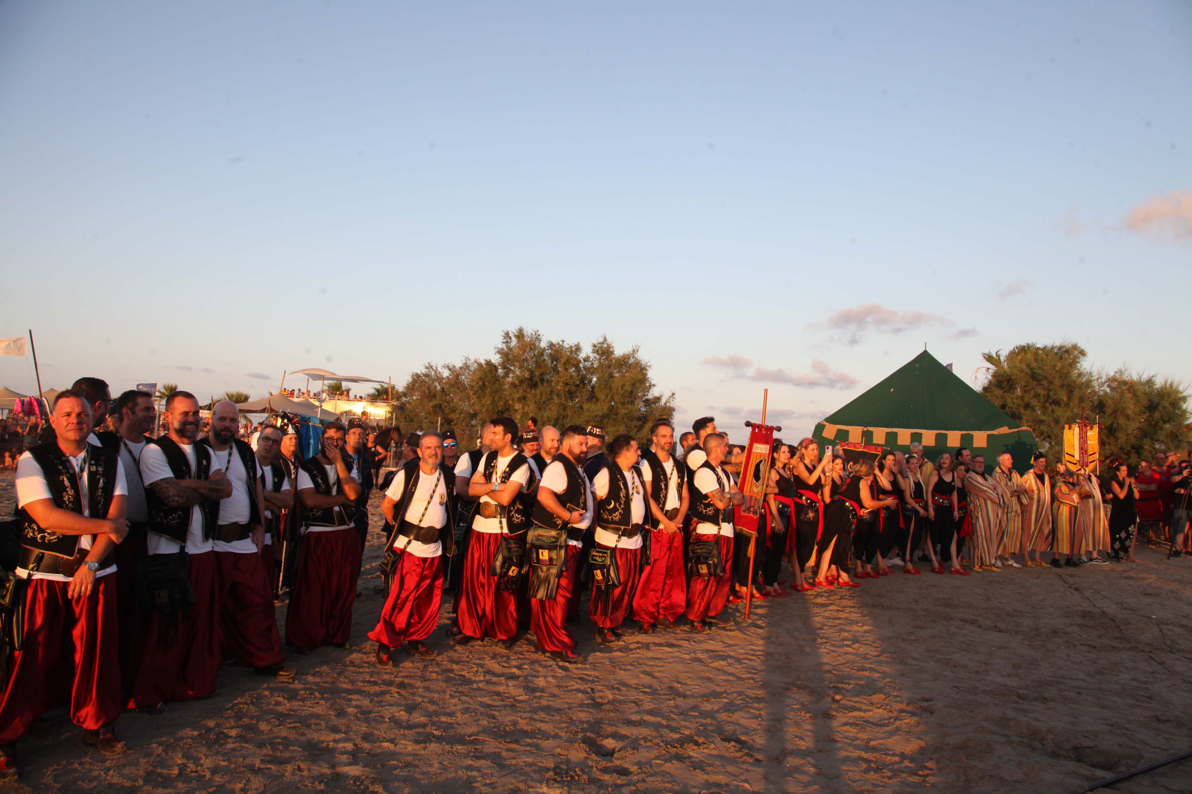 Los Moros y Cristianos desembarcan en Dénia