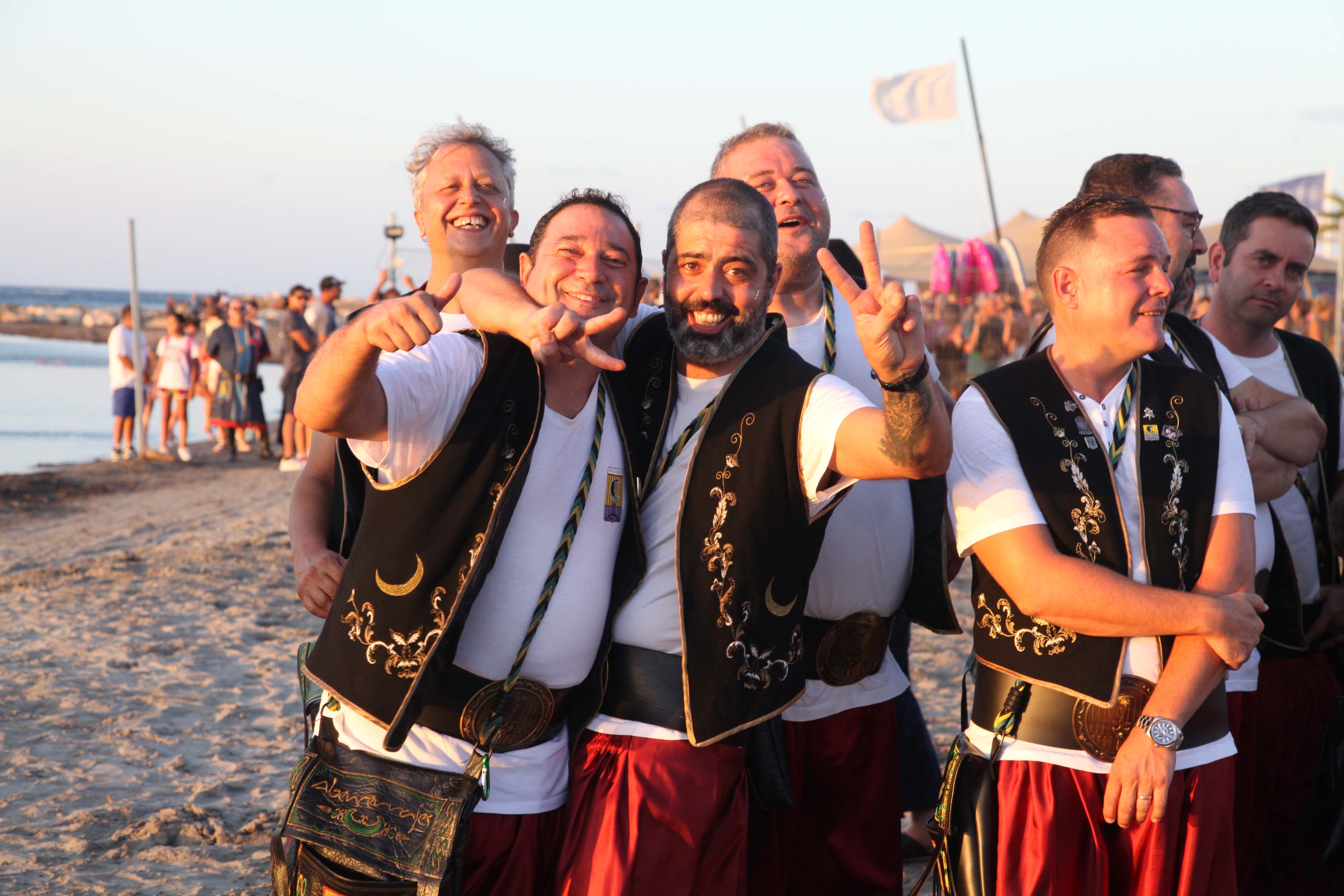 Los Moros y Cristianos desembarcan en Dénia