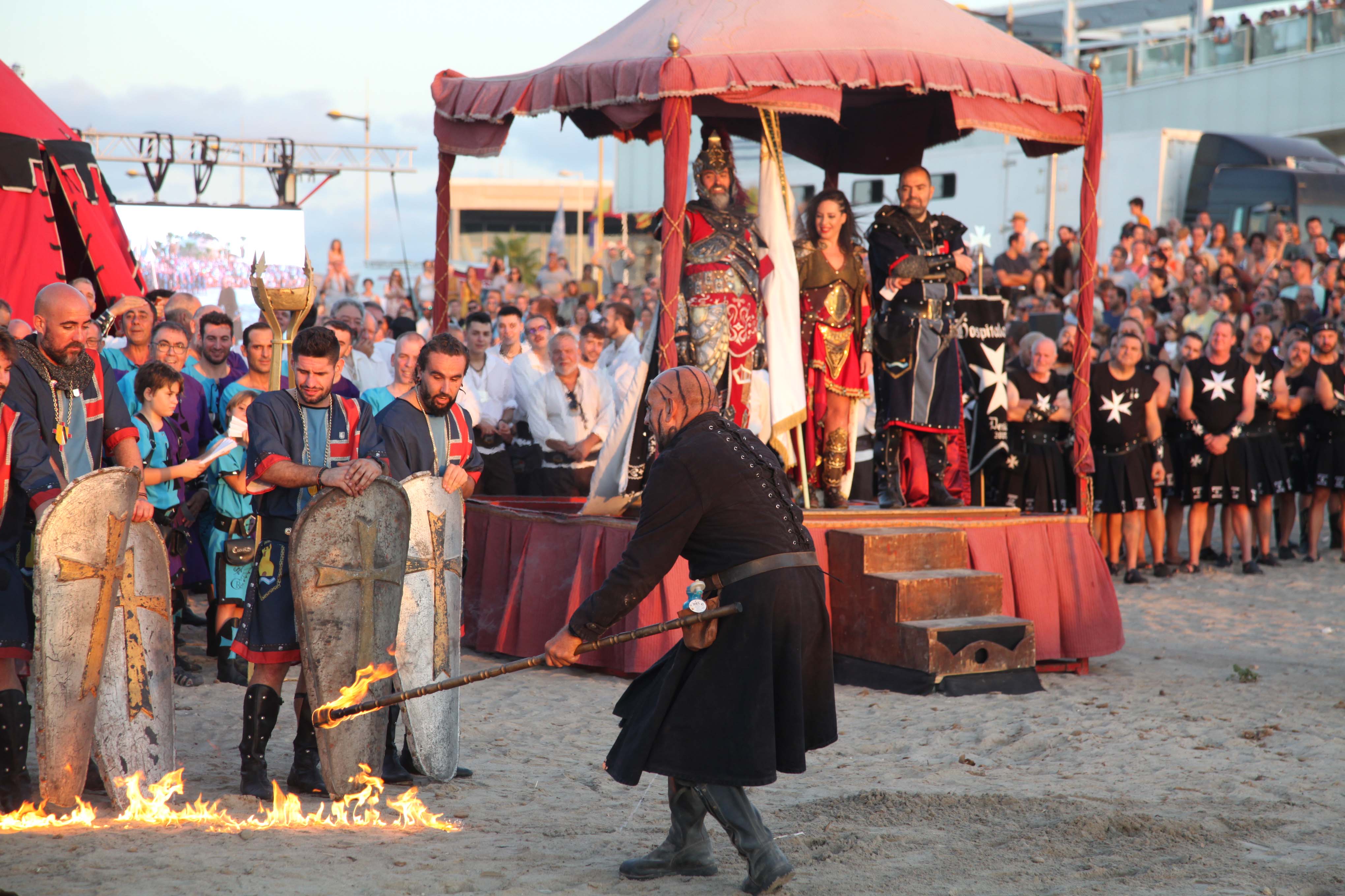 Los Moros y Cristianos desembarcan en Dénia