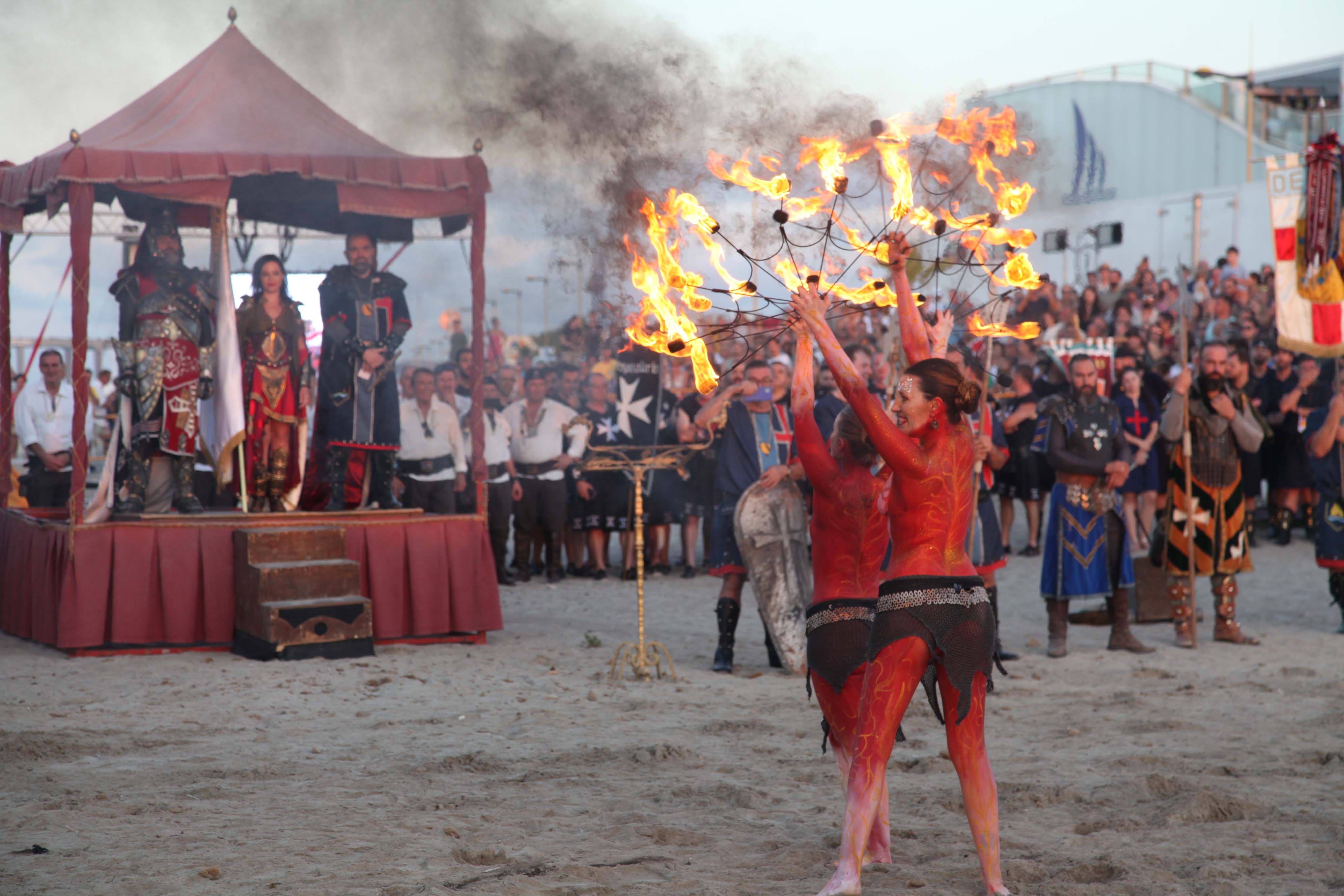 Los Moros y Cristianos desembarcan en Dénia