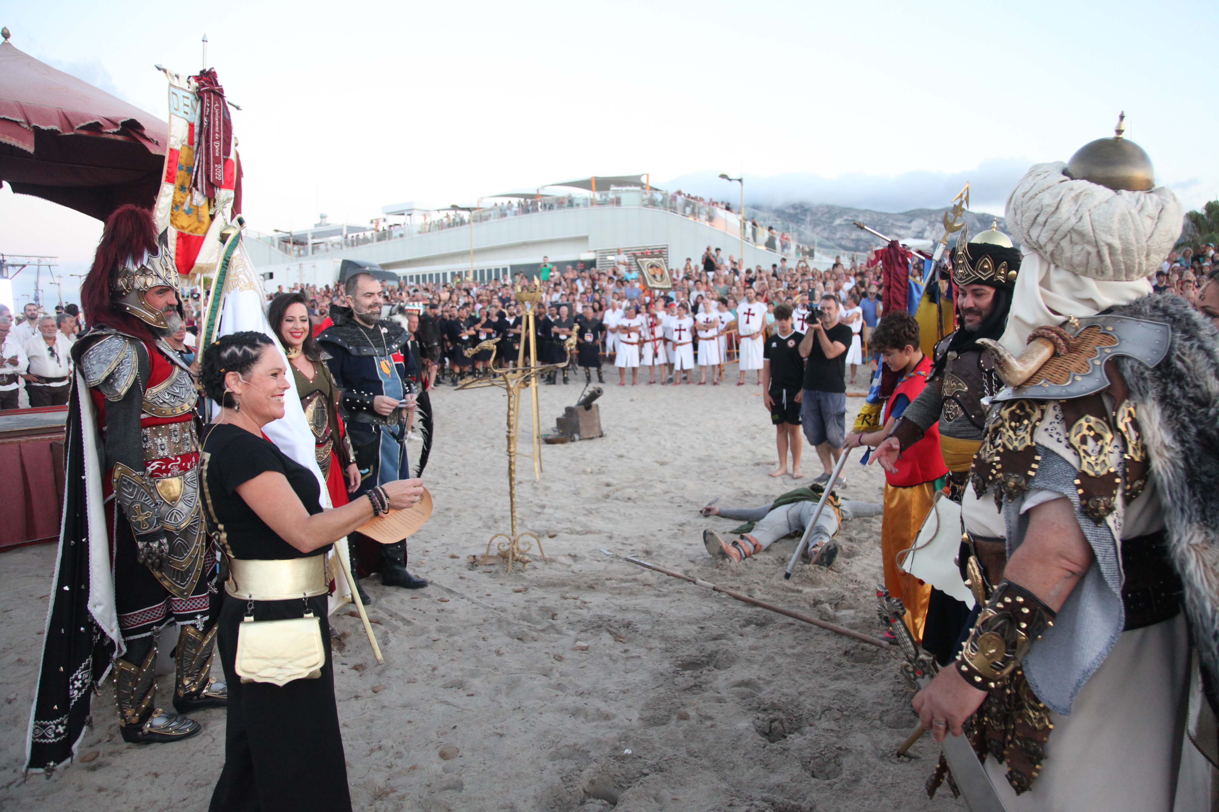 Los Moros y Cristianos desembarcan en Dénia