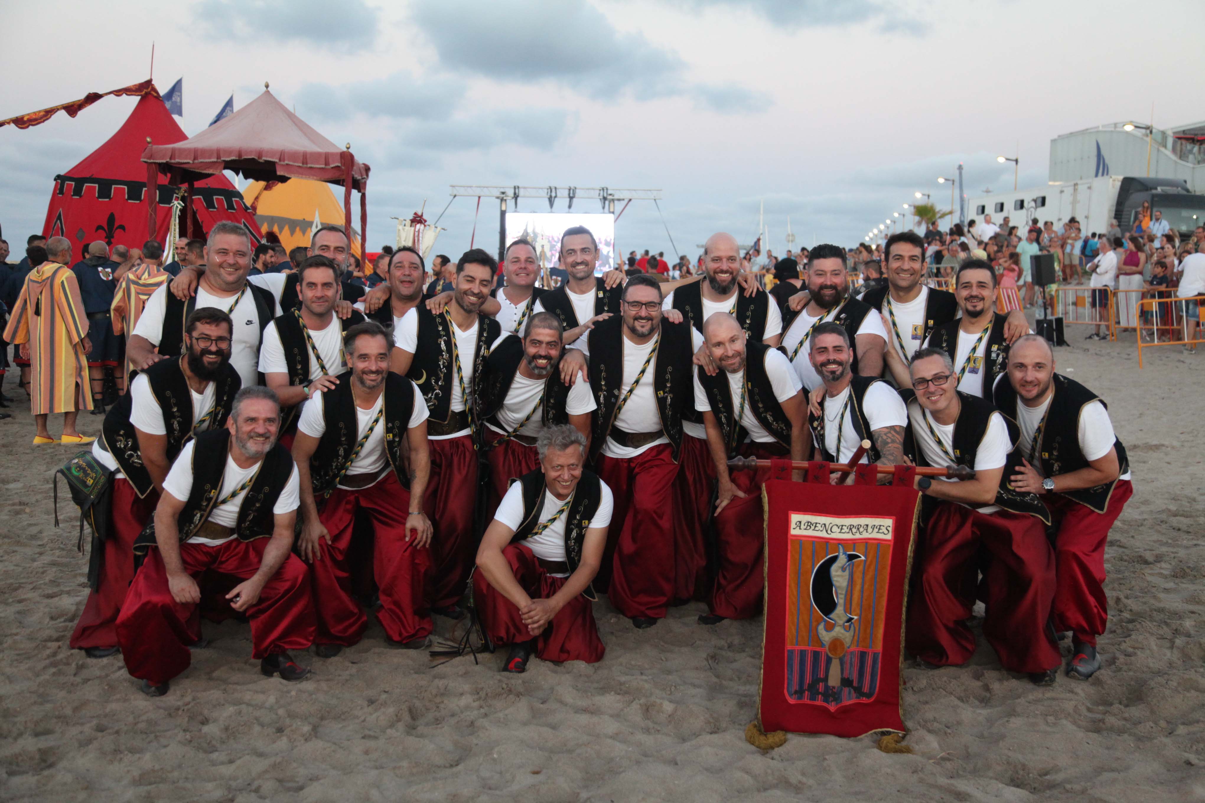 Los Moros y Cristianos desembarcan en Dénia