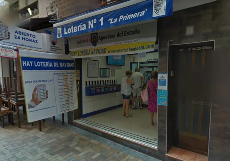 Imagen de una de las administraciones de lotería de Benidorm