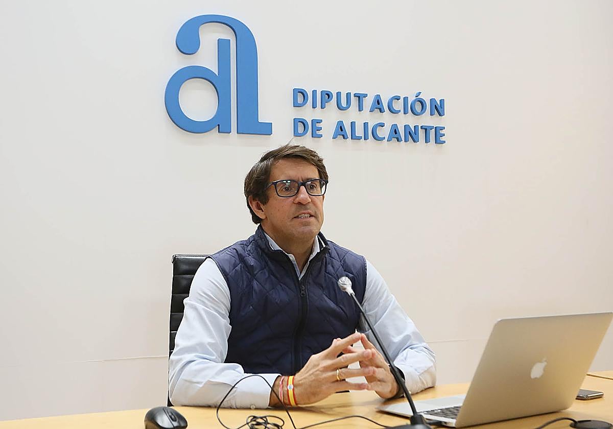 El diputado de Cultura de la Diputación de Alicante, Juan de Dios Navarro.