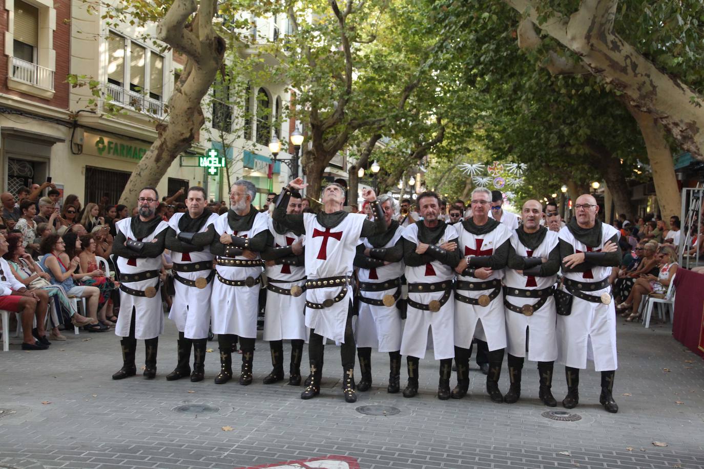 El Desfile de Gala de los Moros y Cristianos llena las calles de Dénia
