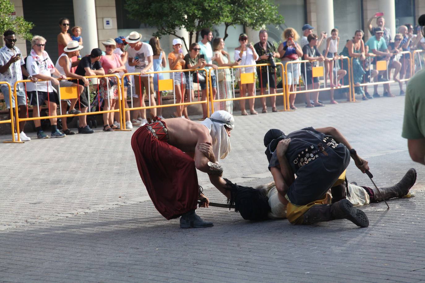 El Milagro de la Niebla y el castillo de fuegos artificiales despiden los Moros y Cristianos de Dénia