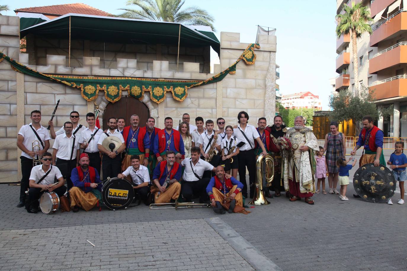 El Milagro de la Niebla y el castillo de fuegos artificiales despiden los Moros y Cristianos de Dénia