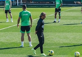 Sebastián Beccacece, durante un entrenamiento del Elche