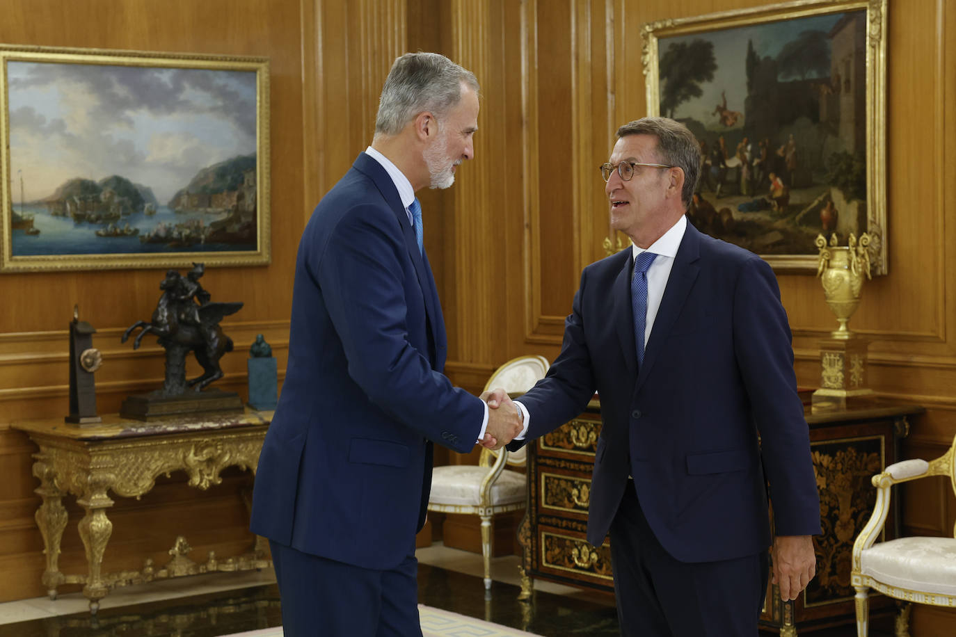 El Rey Felipe VI durante la recepción de Feijóo este martes en la Zarzuela.