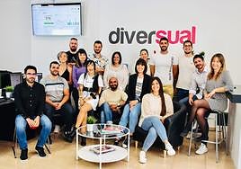 Equipo de Diversual en sus oficinas de Sant Joan d'Alacant