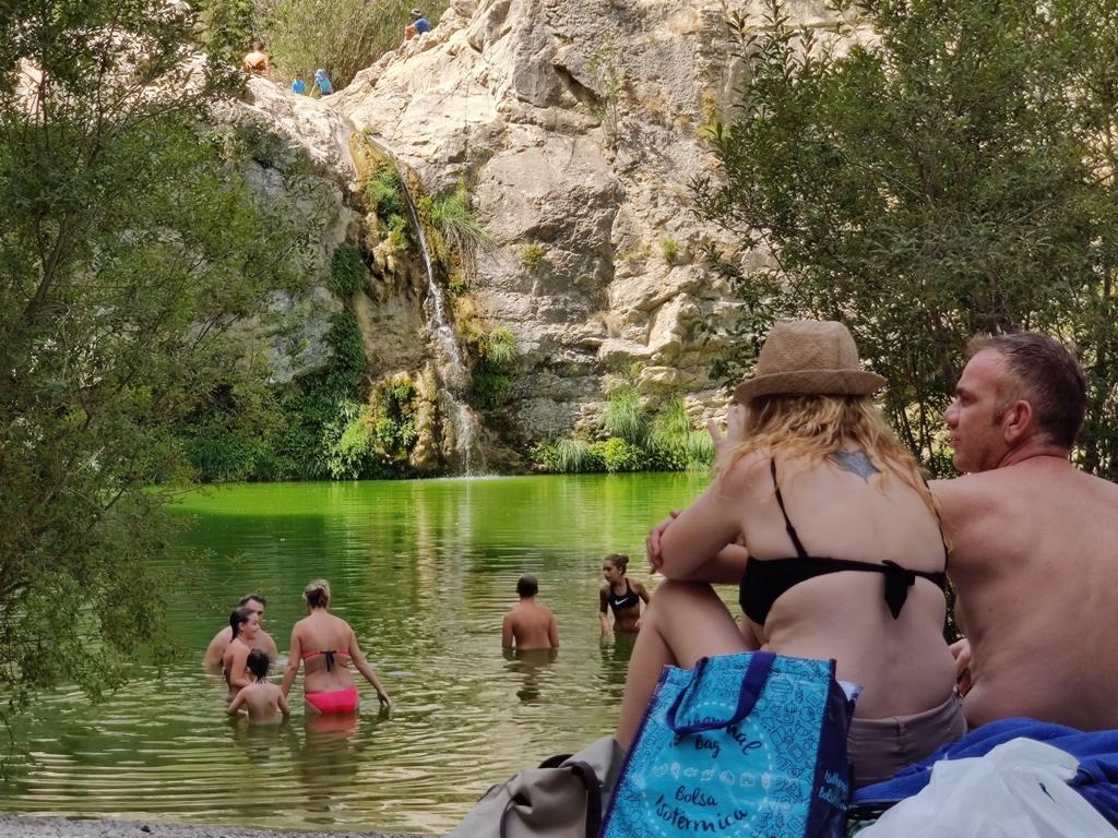 Una de las pozas que se recorren en la ruta del Barranc de l'Encantà.